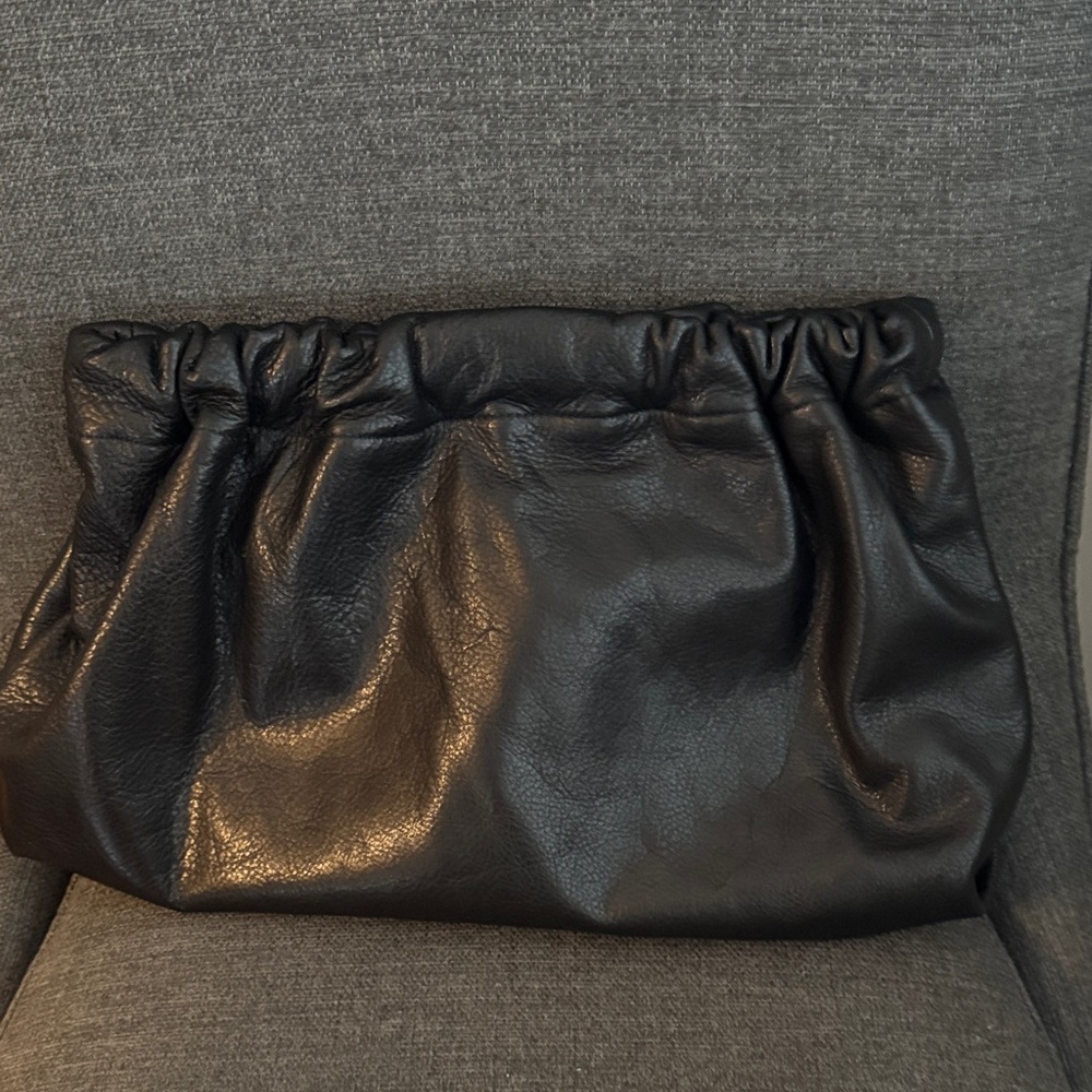 New with tags Elegant Black Leather Clutch Parker Thatch Mochi